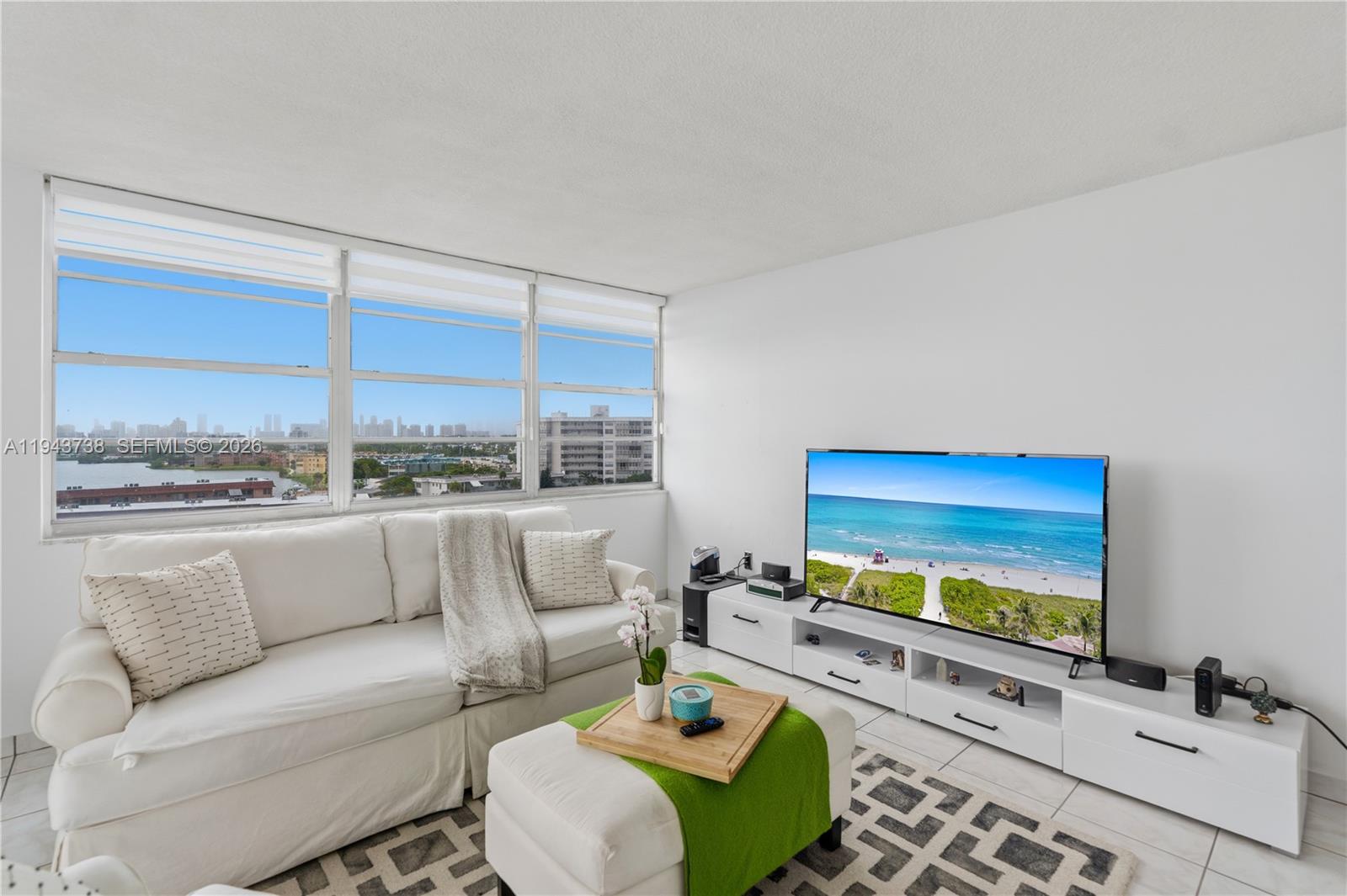 Ver detalles 806E 2 / 2 1140 sq. ft. $ 2026-02-09 0 foto