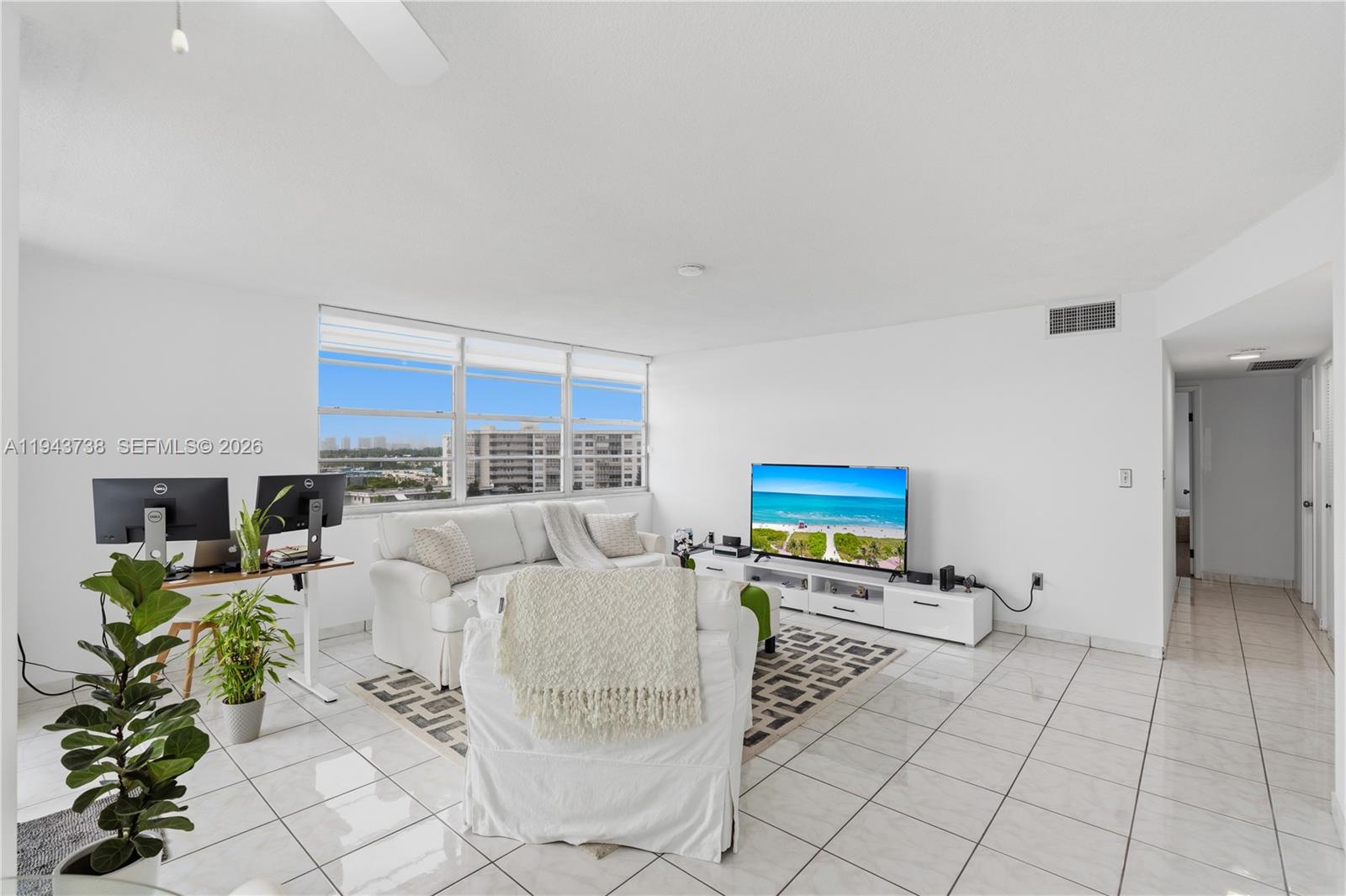 Ver detalles 806E 2 / 2 1140 sq. ft. $ 2026-02-09 0 foto