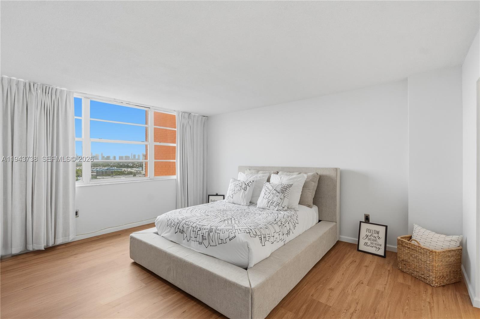 Ver detalles 806E 2 / 2 1140 sq. ft. $ 2026-02-09 0 foto