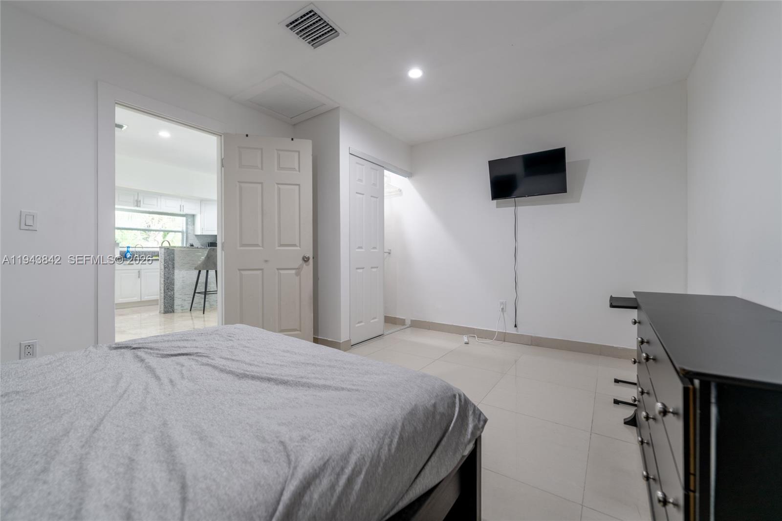   /   sq. ft. $ 2026-01-12 0 foto