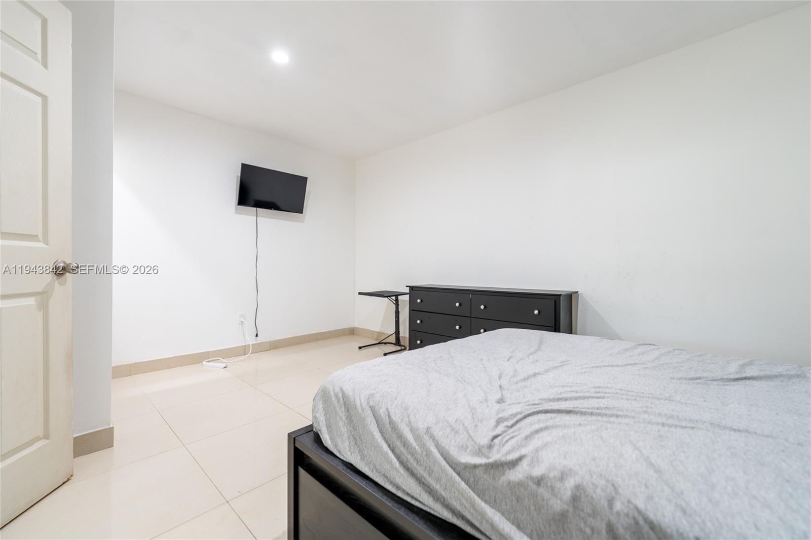   /   sq. ft. $ 2026-01-12 0 foto