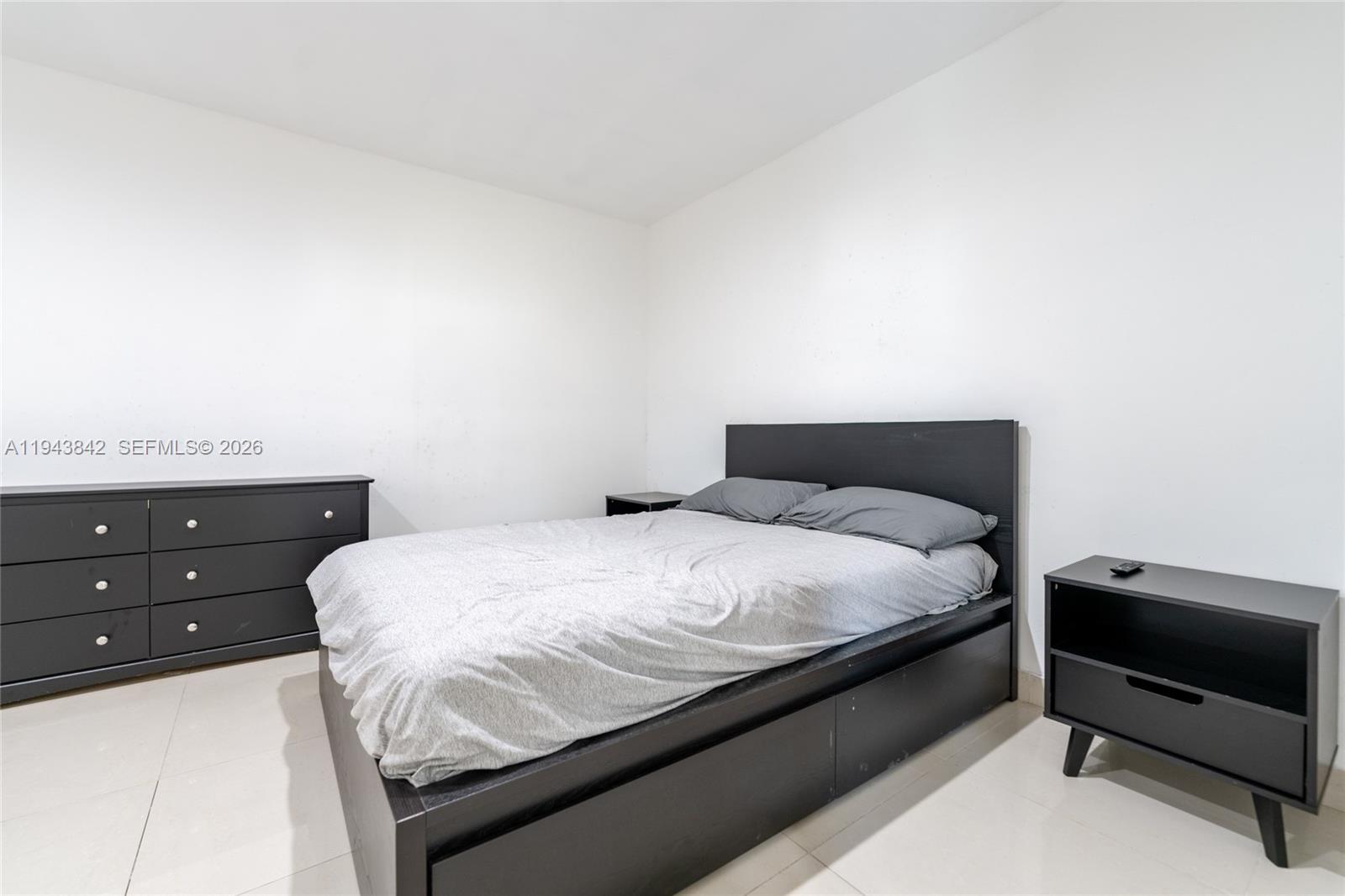   /   sq. ft. $ 2026-01-12 0 foto