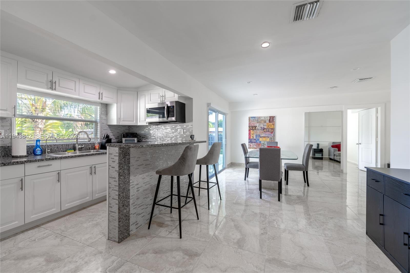   /   sq. ft. $ 2026-01-12 0 foto