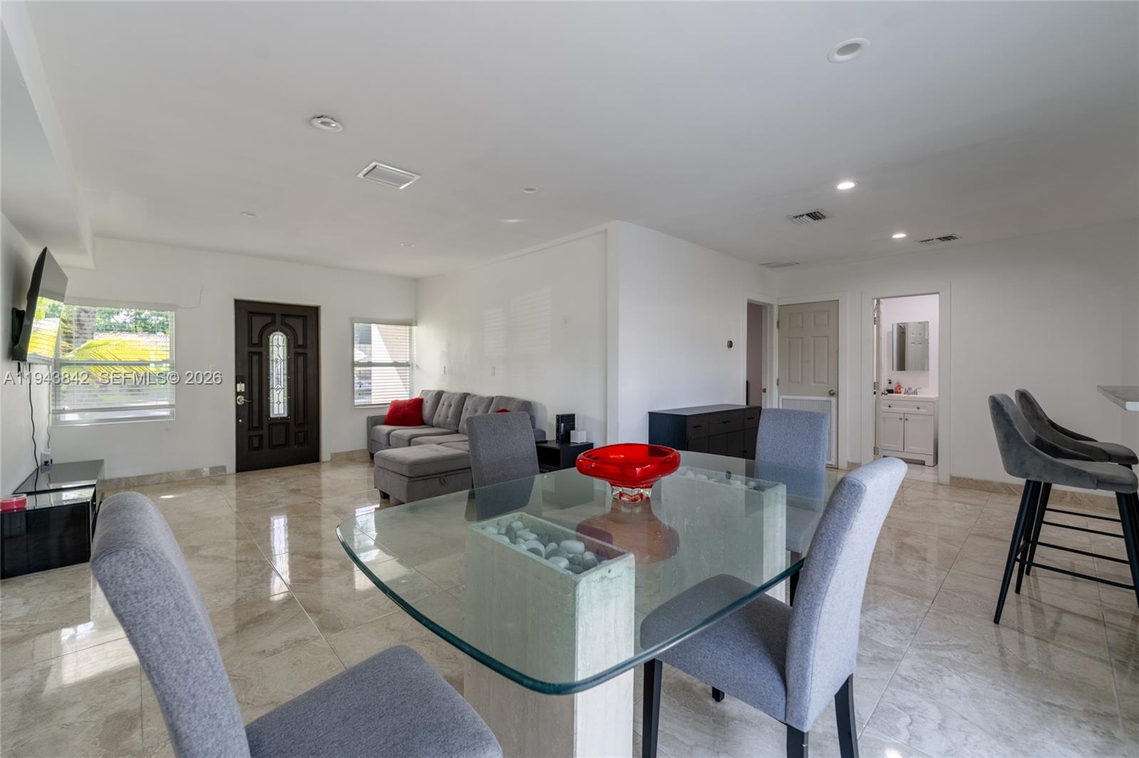   /   sq. ft. $ 2026-01-12 0 foto