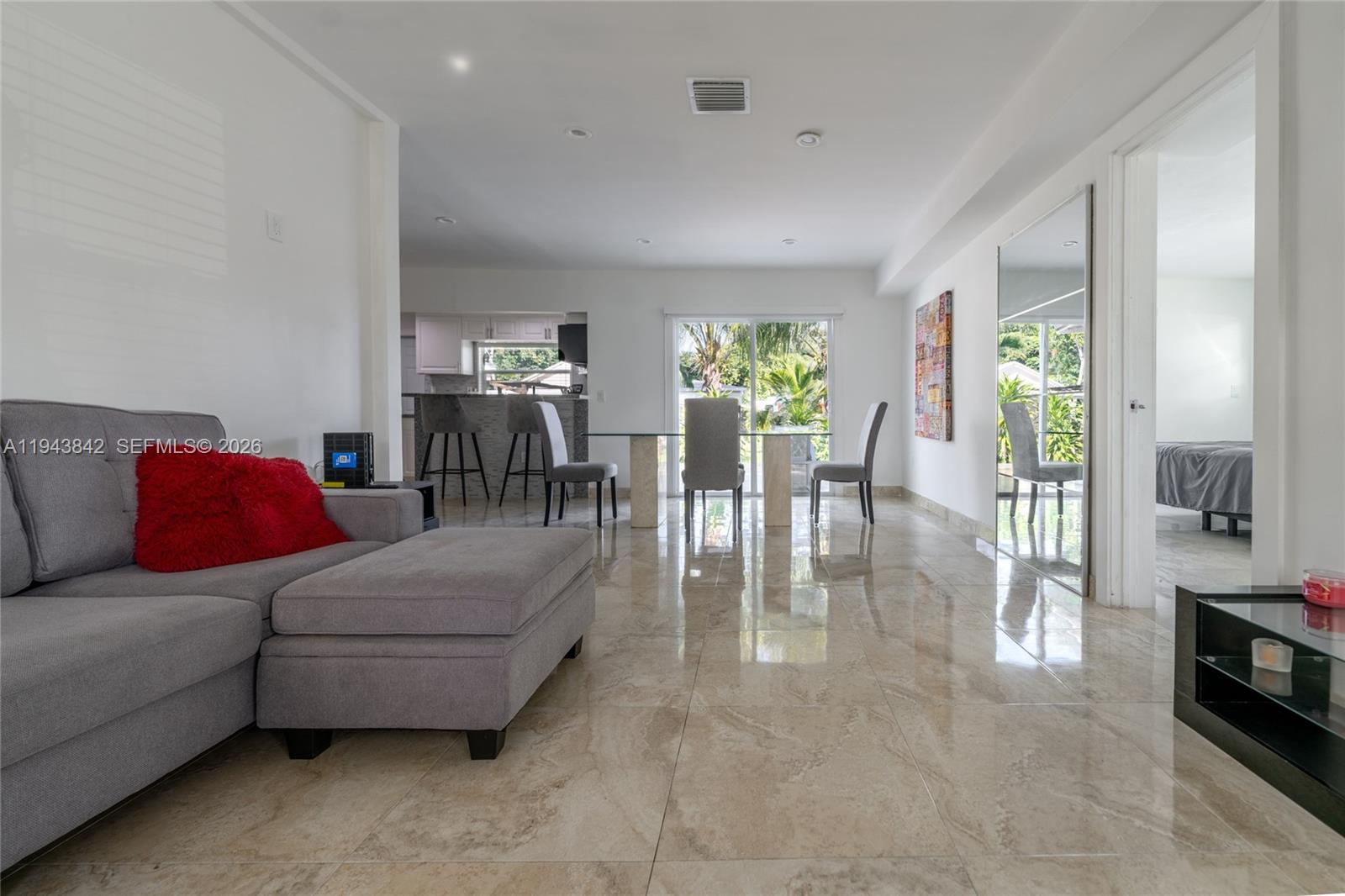   /   sq. ft. $ 2026-01-12 0 foto