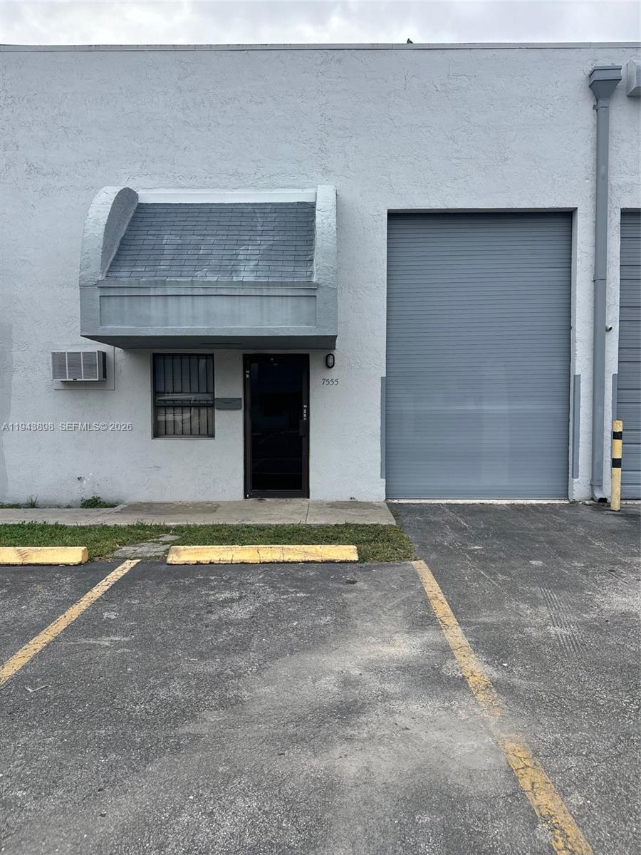 7555  /   кв.футов $ 2026-01-12 0 Фото