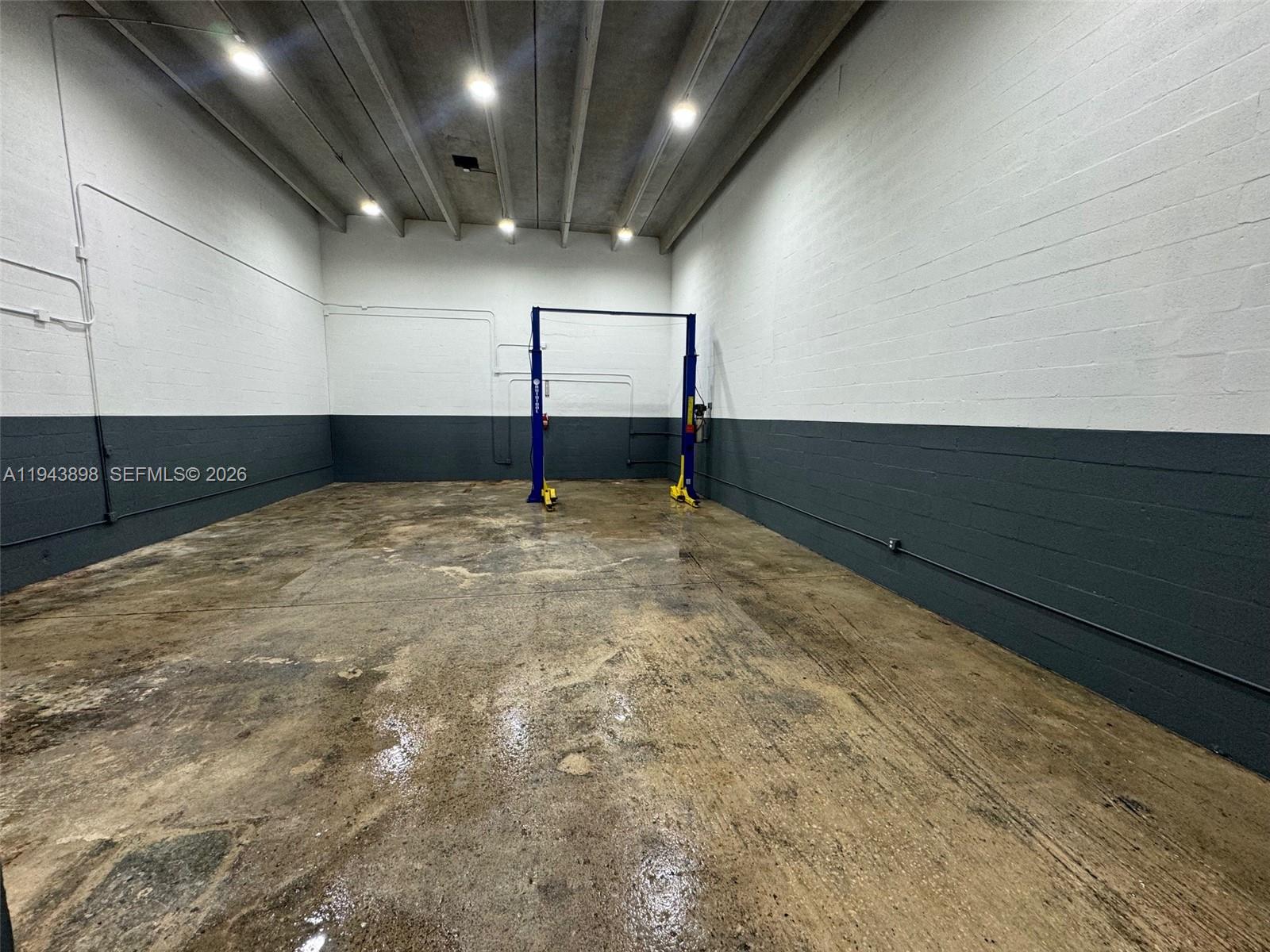 7555  /   кв.футов $ 2026-01-12 0 Фото