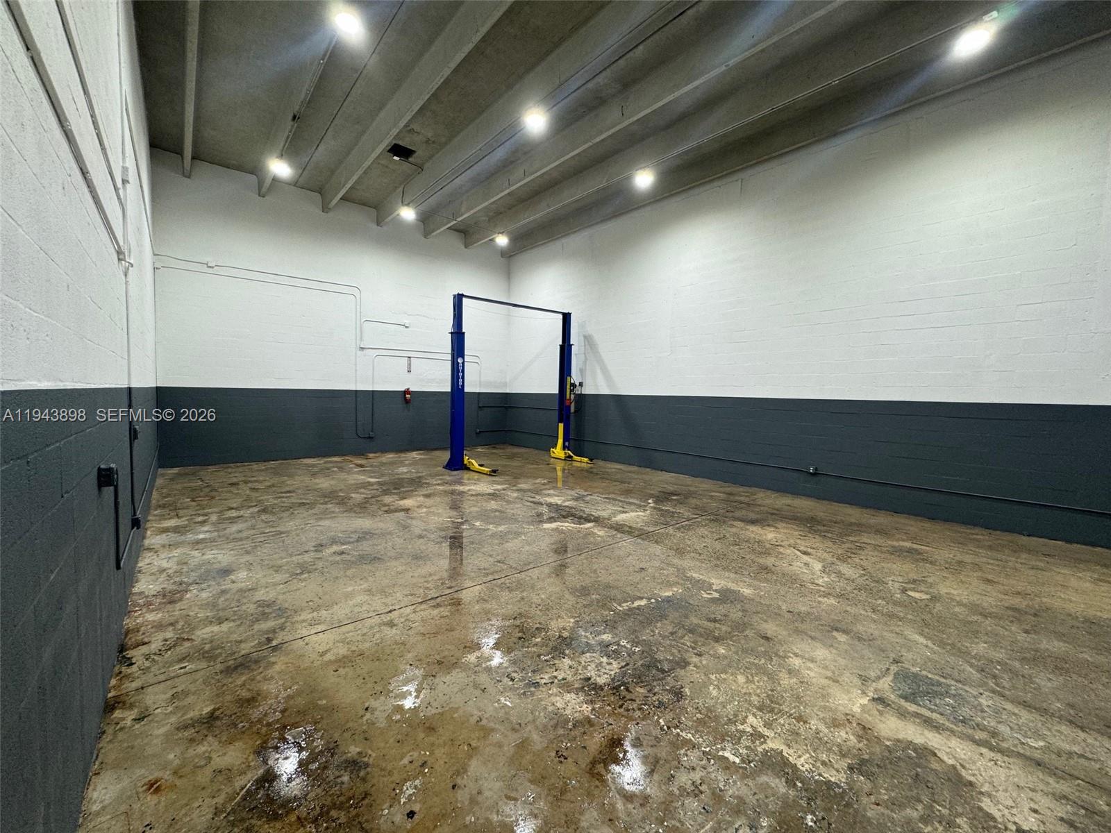 7555  /   кв.футов $ 2026-01-12 0 Фото