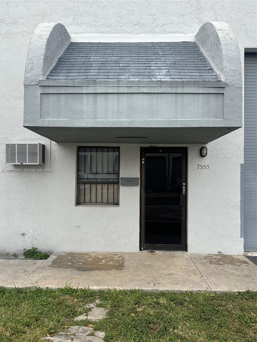 7555  /   кв.футов $ 2026-01-12 0 Фото