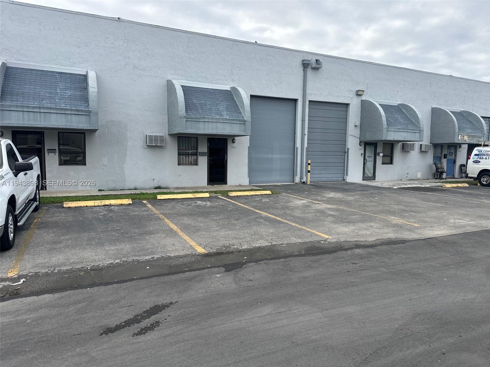 7555  /   кв.футов $ 2026-01-12 0 Фото