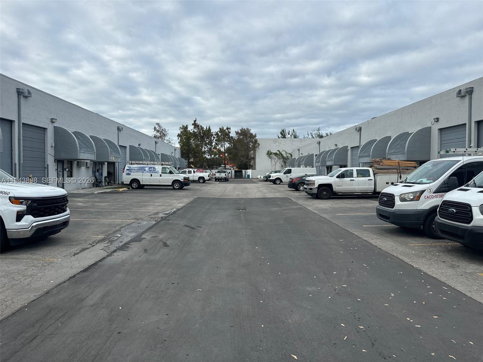 7555  /   кв.футов $ 2026-01-12 0 Фото