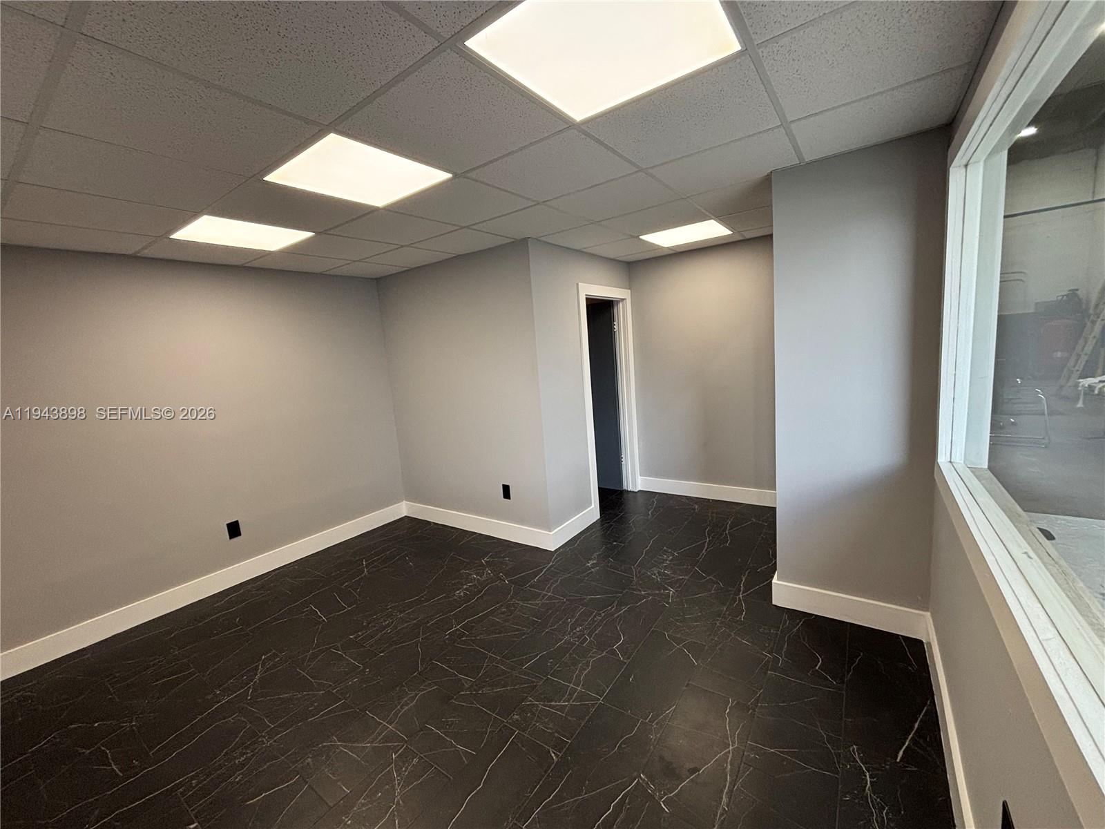 7555  /   кв.футов $ 2026-01-12 0 Фото