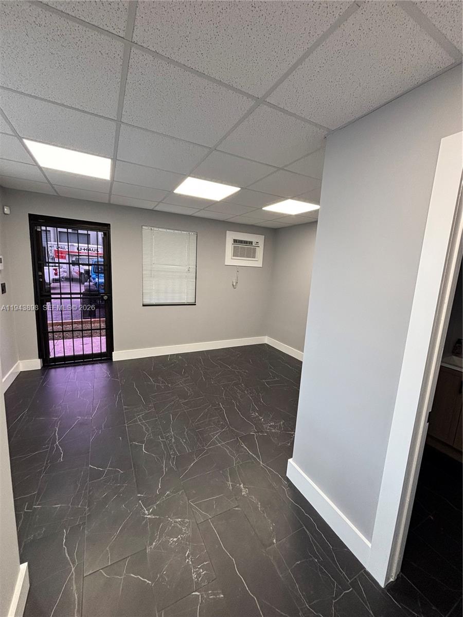 7555  /   кв.футов $ 2026-01-12 0 Фото