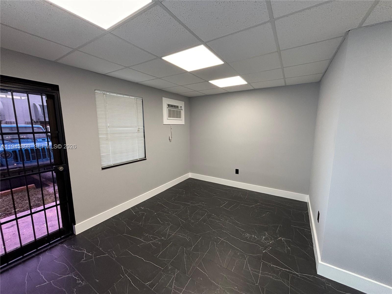 7555  /   кв.футов $ 2026-01-12 0 Фото