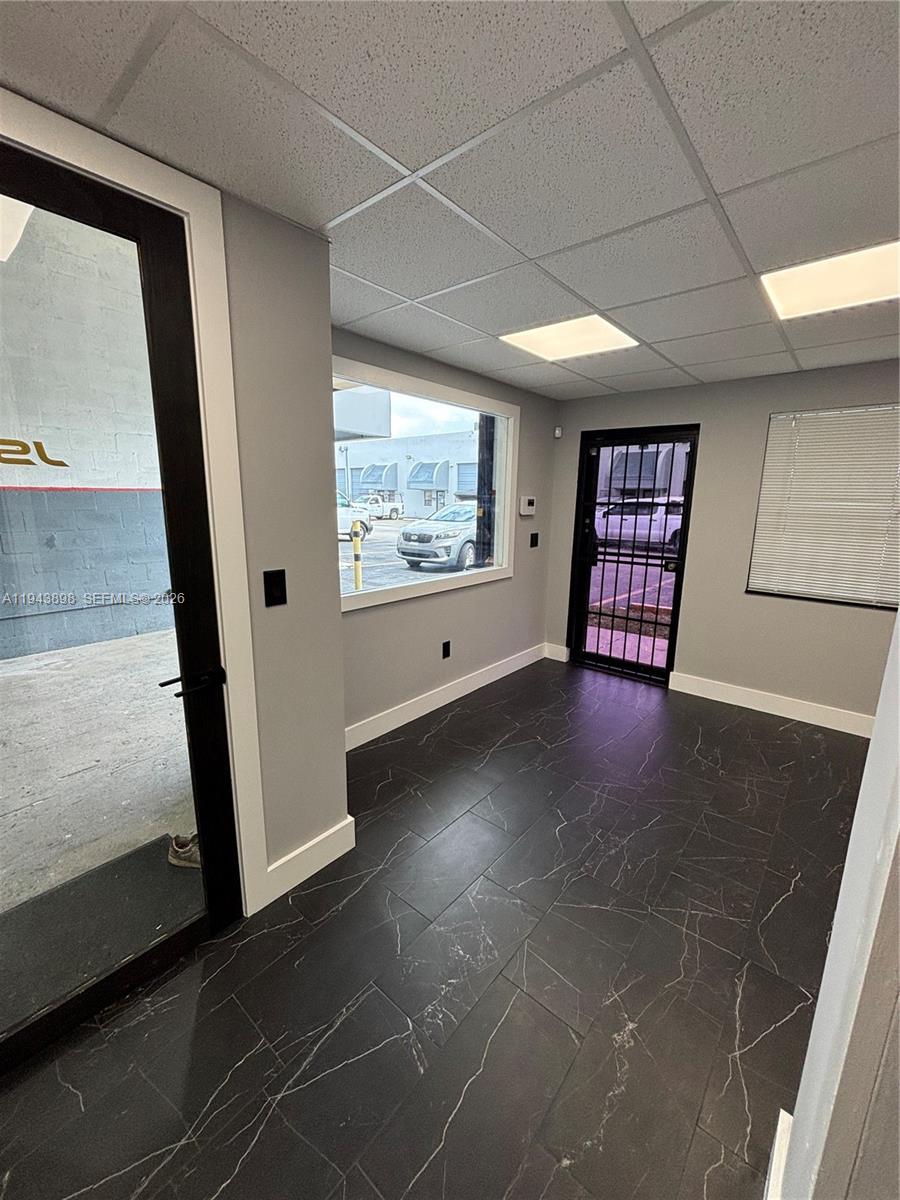 7555  /   кв.футов $ 2026-01-12 0 Фото