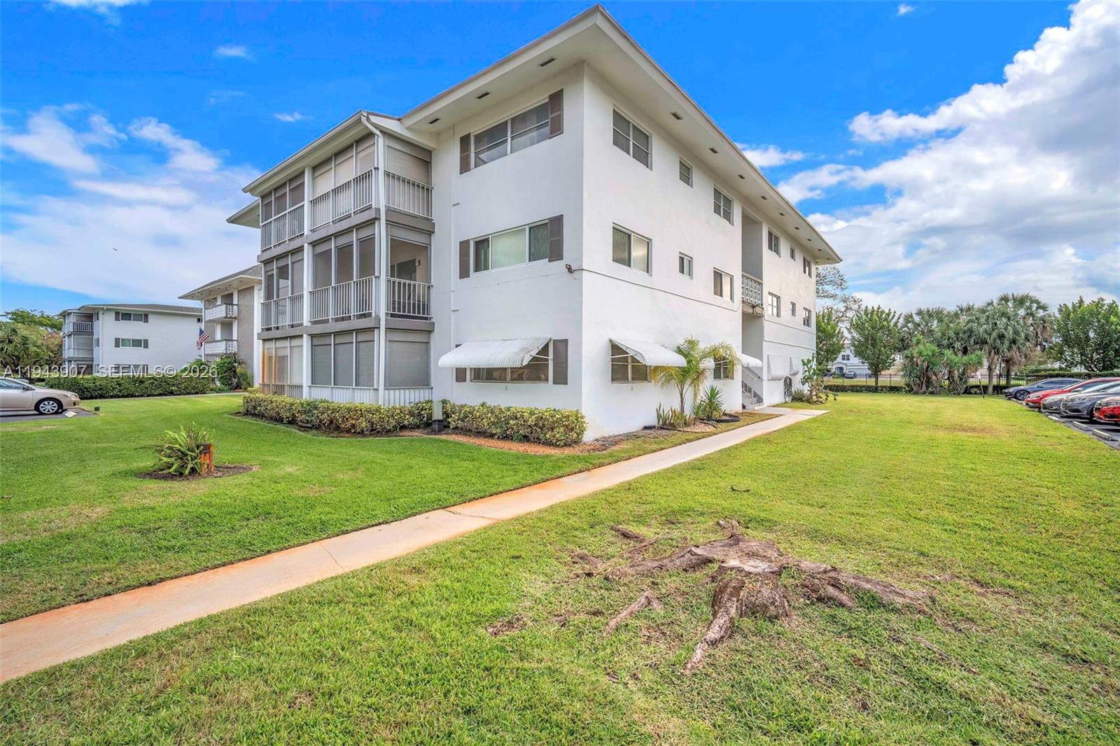 102 2 / 2 899 sq. ft. $ 2026-01-12 0 Photo