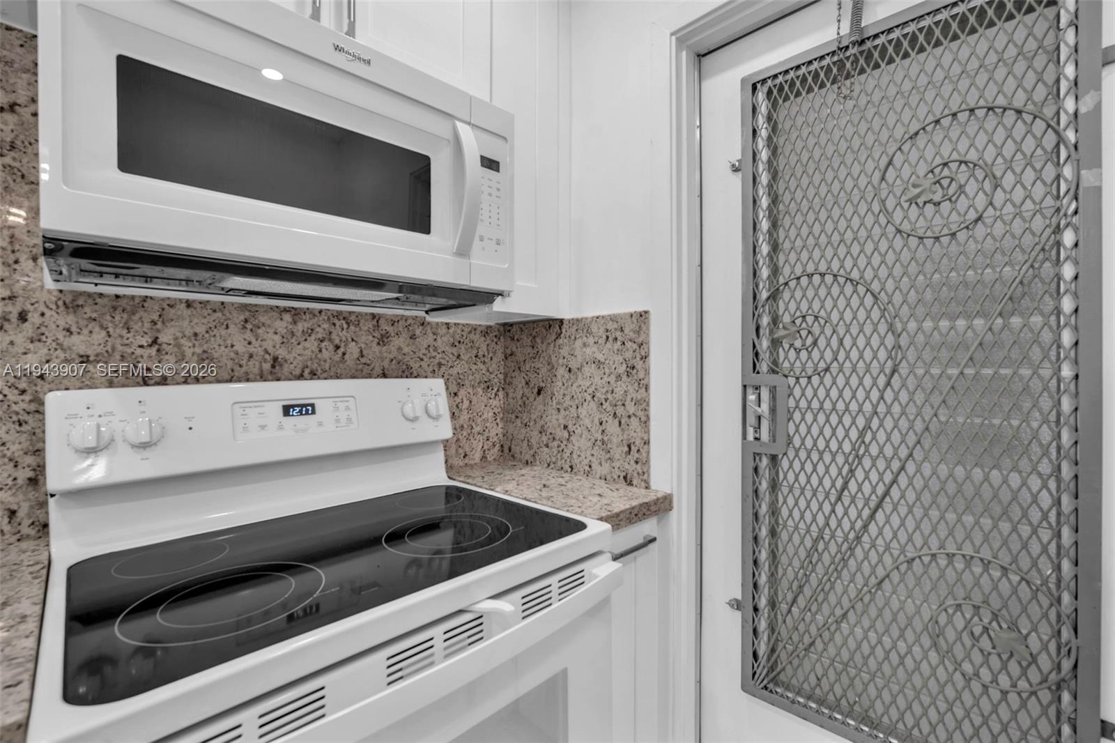 102 2 / 2 899 sq. ft. $ 2026-01-12 0 Photo