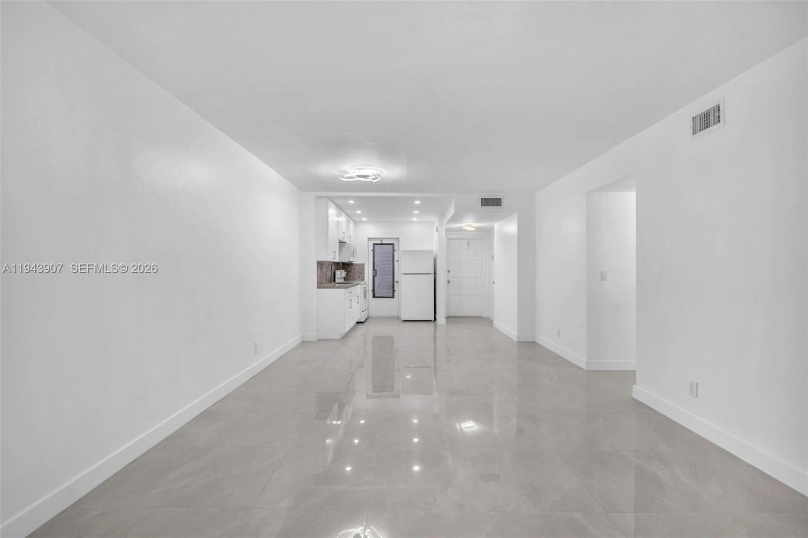 102 2 / 2 899 sq. ft. $ 2026-01-12 0 Photo