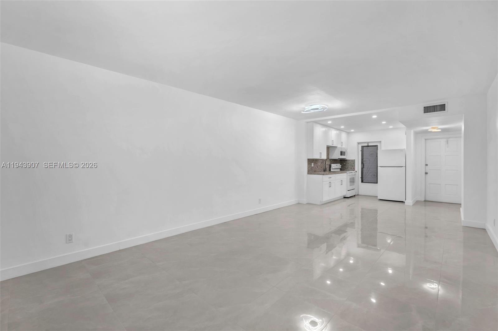 102 2 / 2 899 sq. ft. $ 2026-01-12 0 Photo