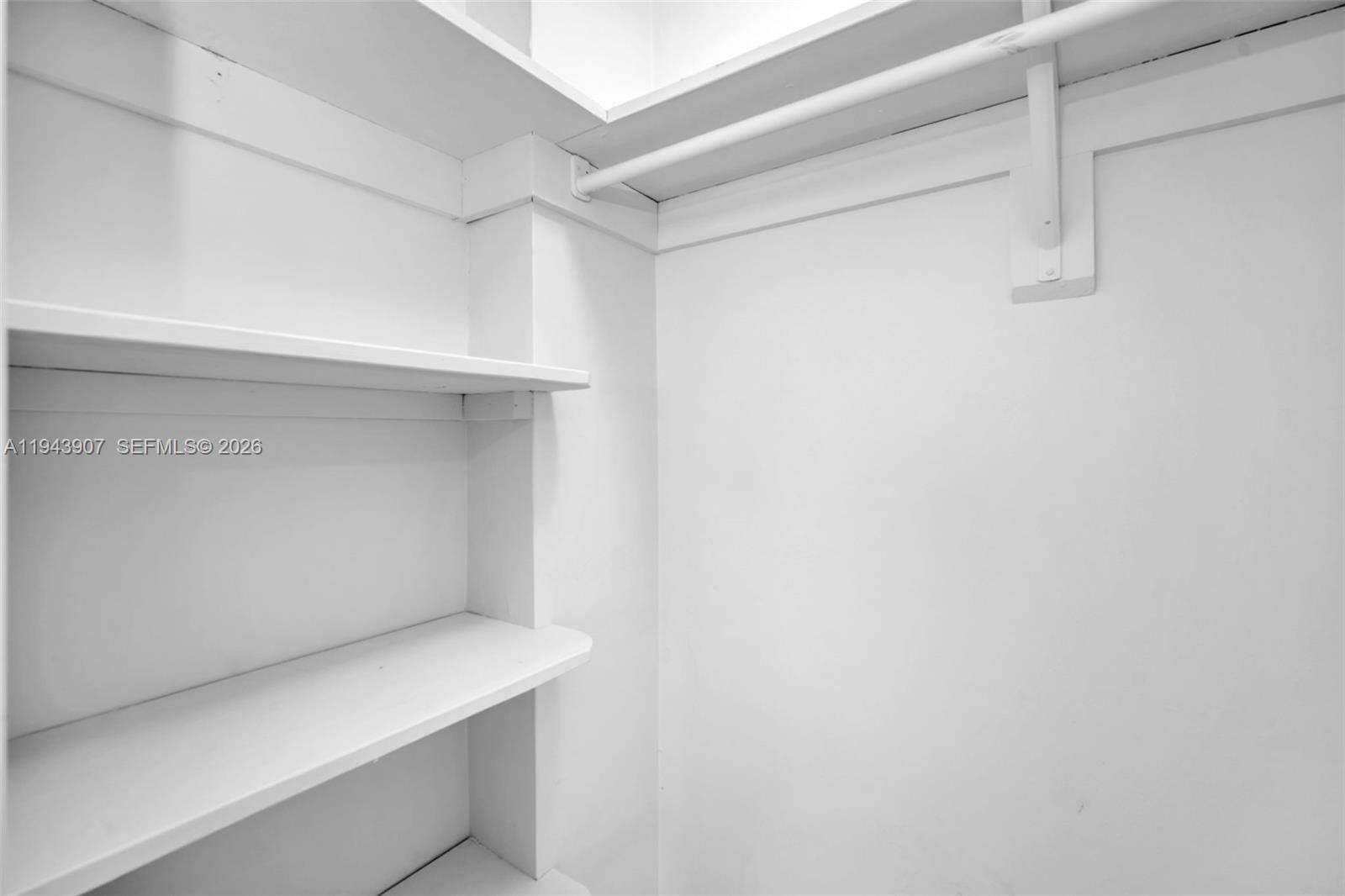 102 2 / 2 899 sq. ft. $ 2026-01-12 0 Photo