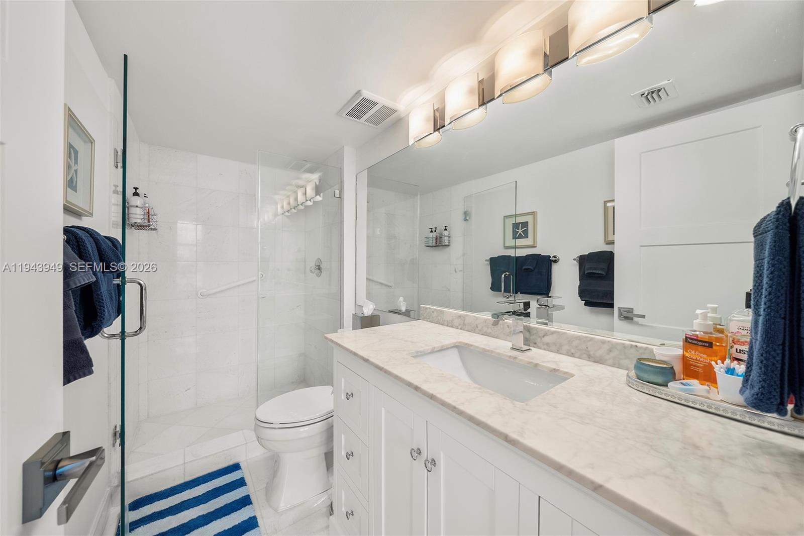 Photo of 19101 Mystic Pointe Drive  #901, Aventura, Florida, 33180 - Bathroom 1