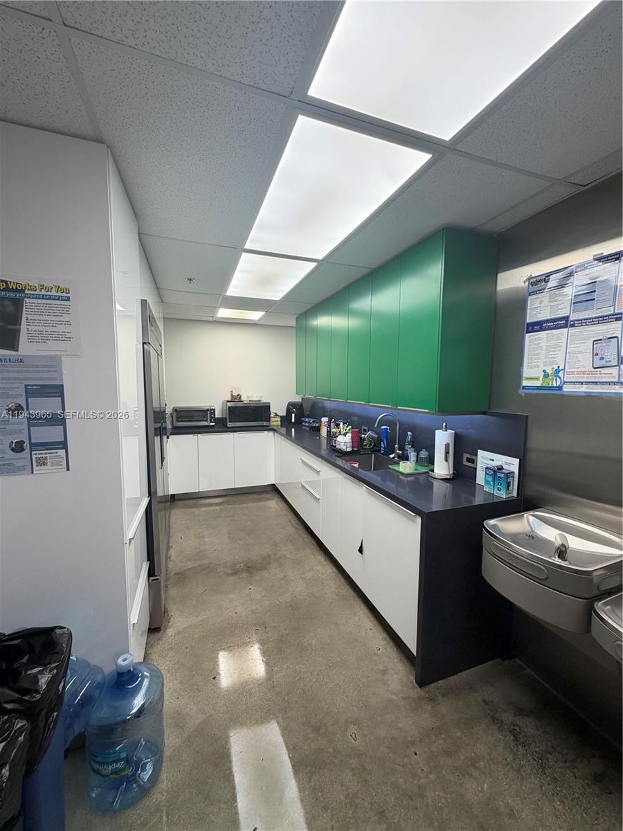 3  /   кв.футов $ 2026-01-12 0 Фото