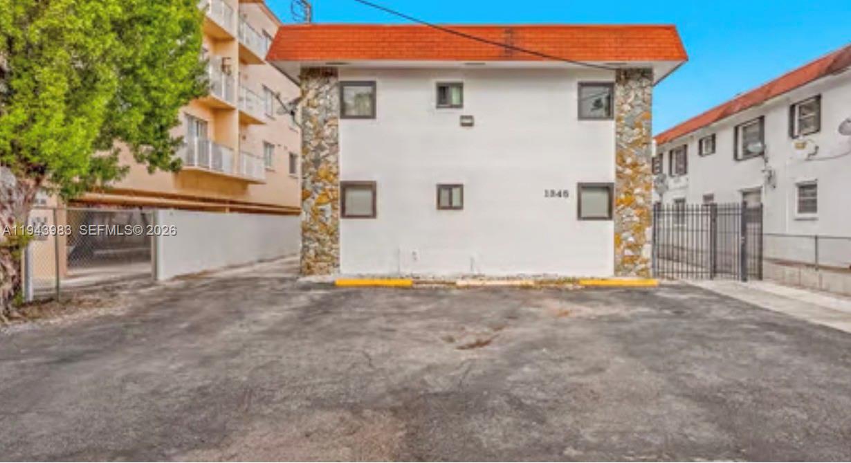   /   кв.футов $ 2026-01-12 0 Фото