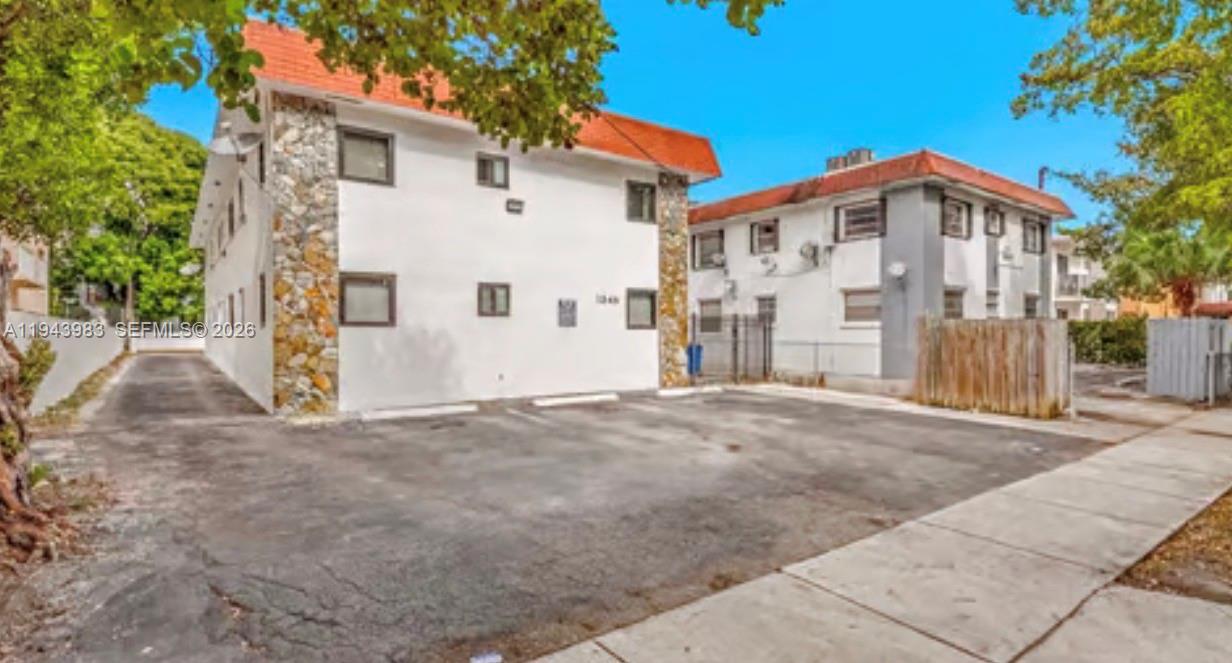   /   кв.футов $ 2026-01-12 0 Фото