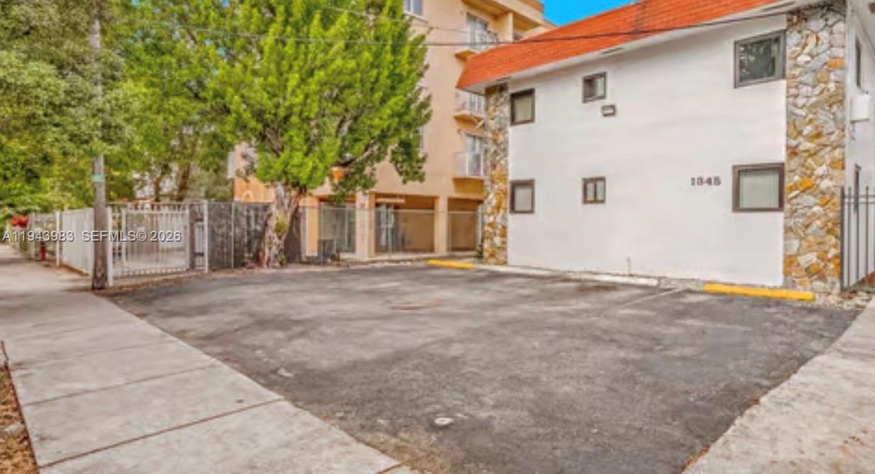   /   кв.футов $ 2026-01-12 0 Фото