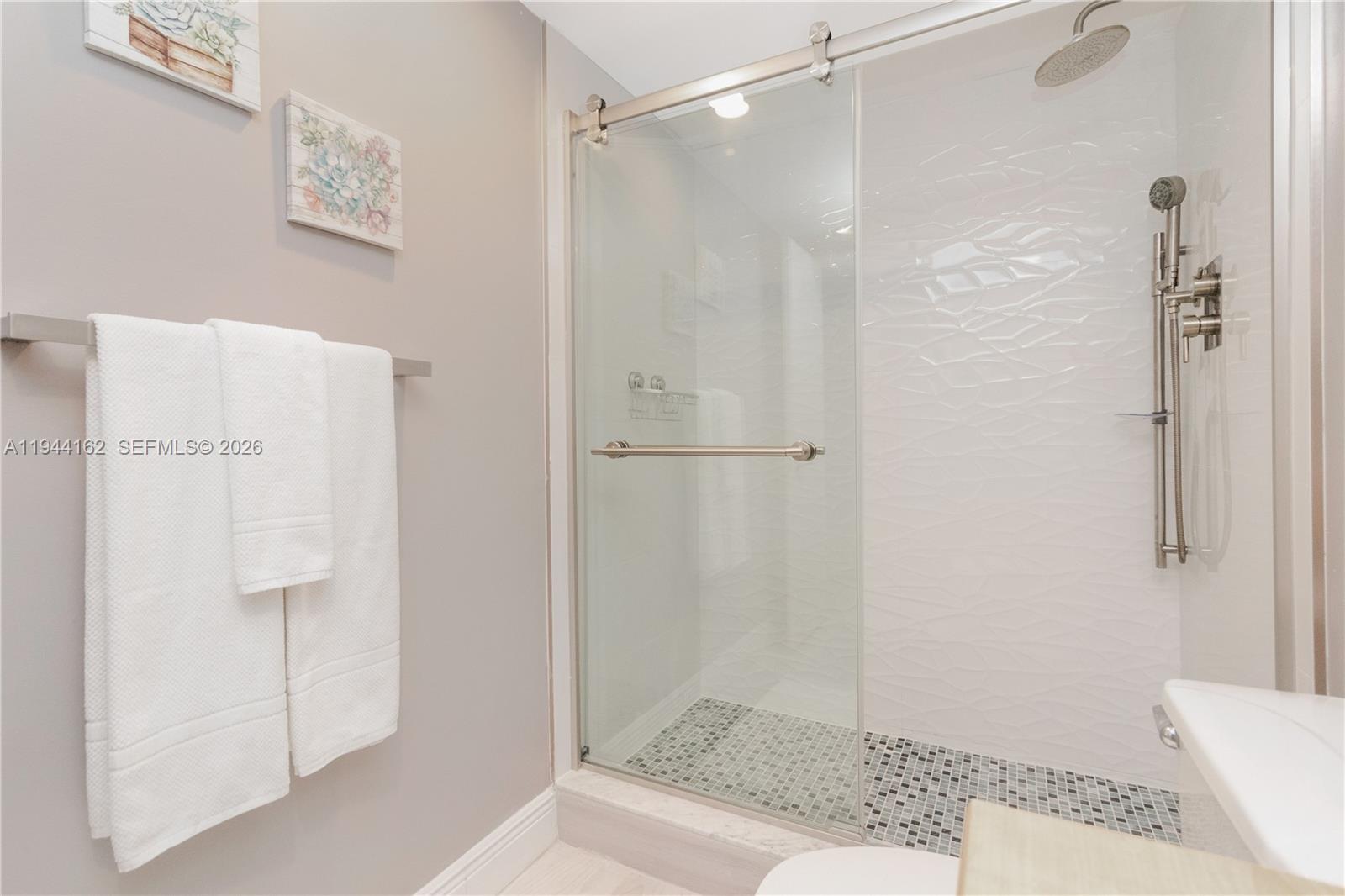 Photo of 19370 Collins Ave  #227, Sunny Isles Beach, Florida, 33160 - Hall bath