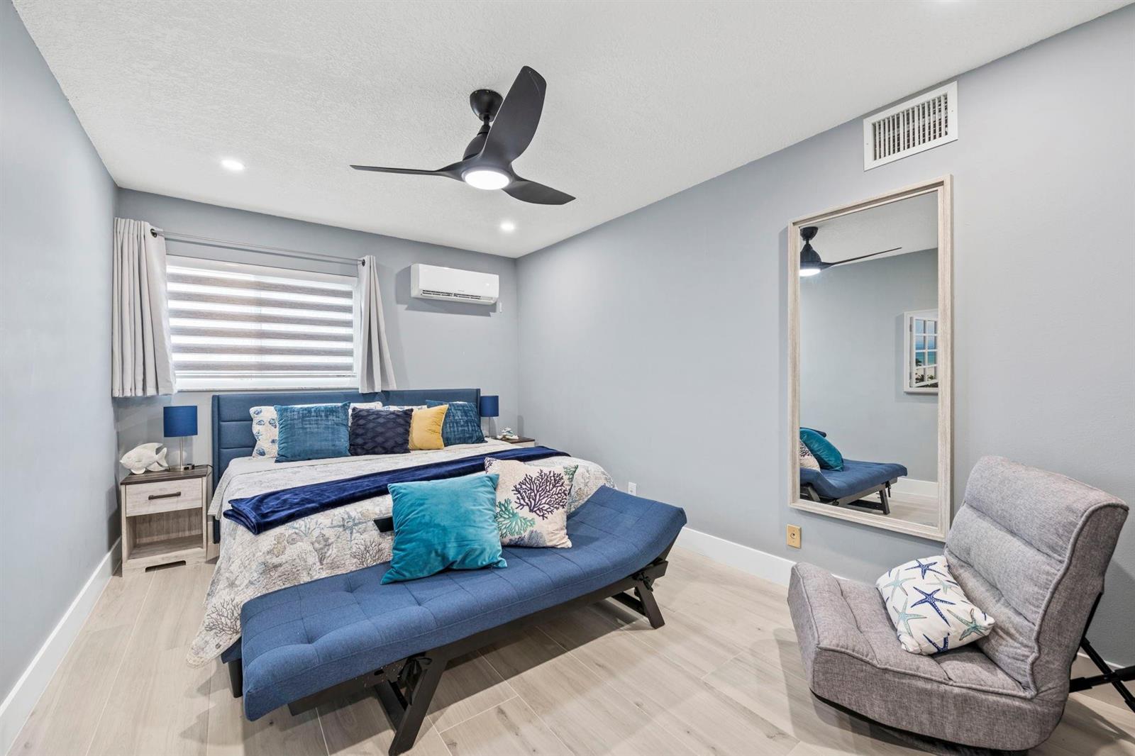 Ver detalles / 0 8240 sq. ft. $ 2026-06-21 0 foto