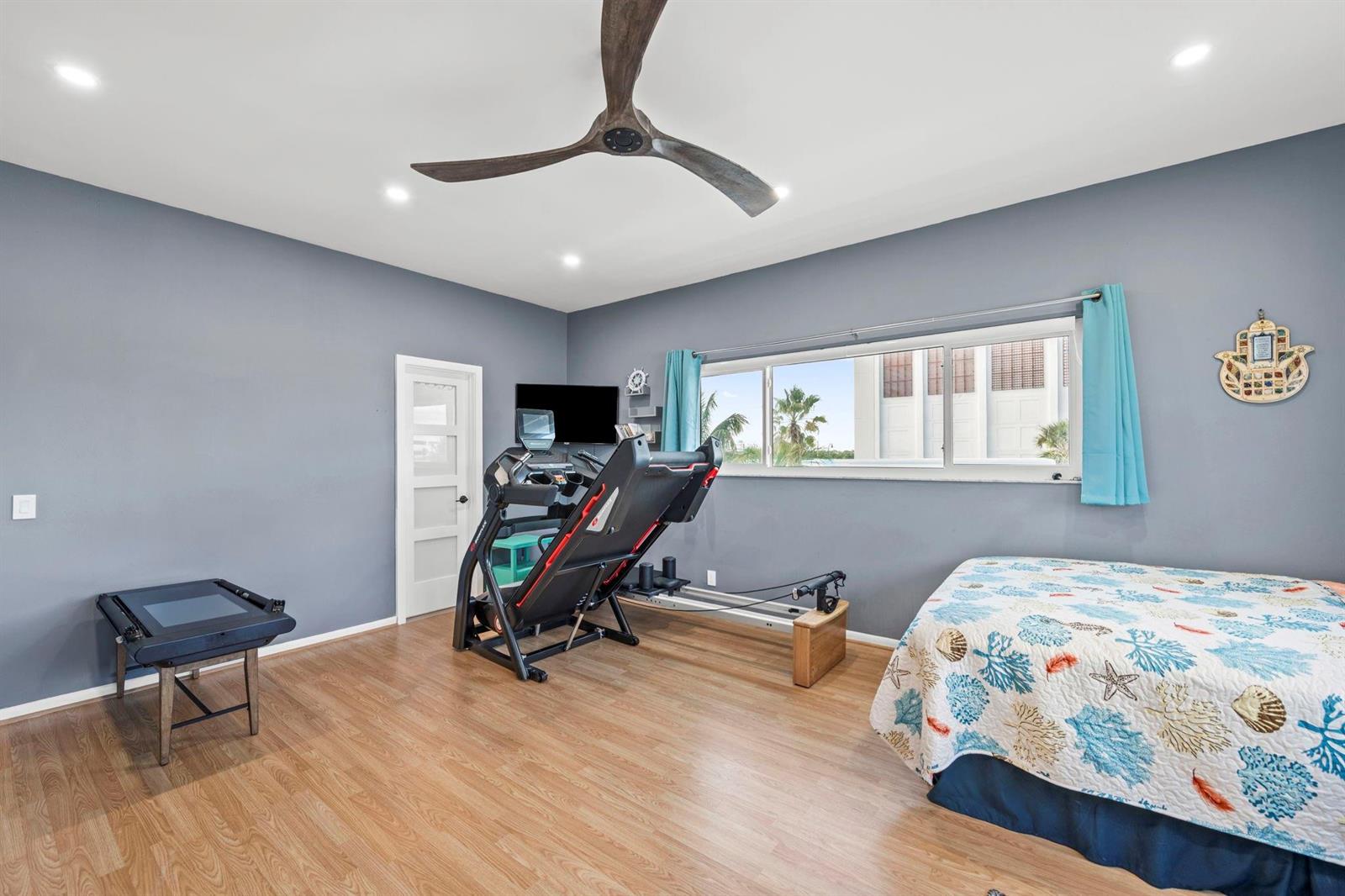 Ver detalles / 0 8240 sq. ft. $ 2026-06-21 0 foto
