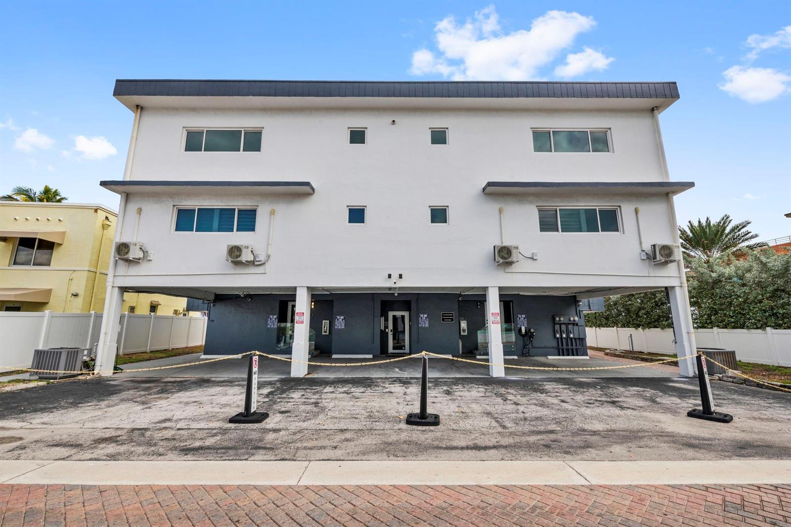 Ver detalles / 0 8240 sq. ft. $ 2026-06-21 0 foto
