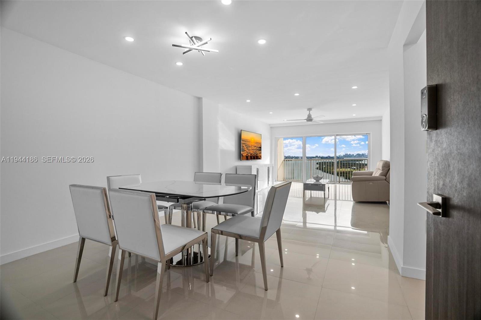 2108 2 / 2 1220 кв.футов $ 2026-01-12 0 Фото