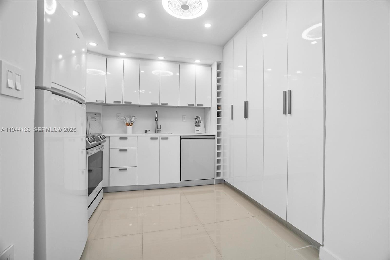 2108 2 / 2 1220 кв.футов $ 2026-01-12 0 Фото