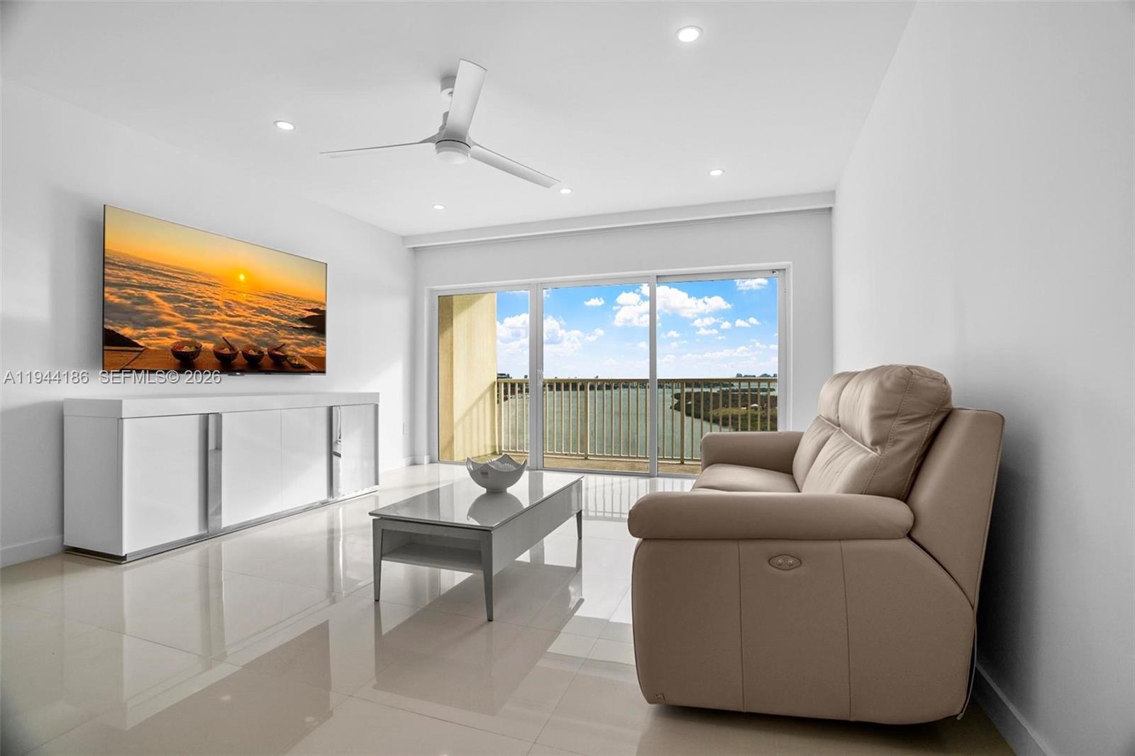 2108 2 / 2 1220 кв.футов $ 2026-01-12 0 Фото