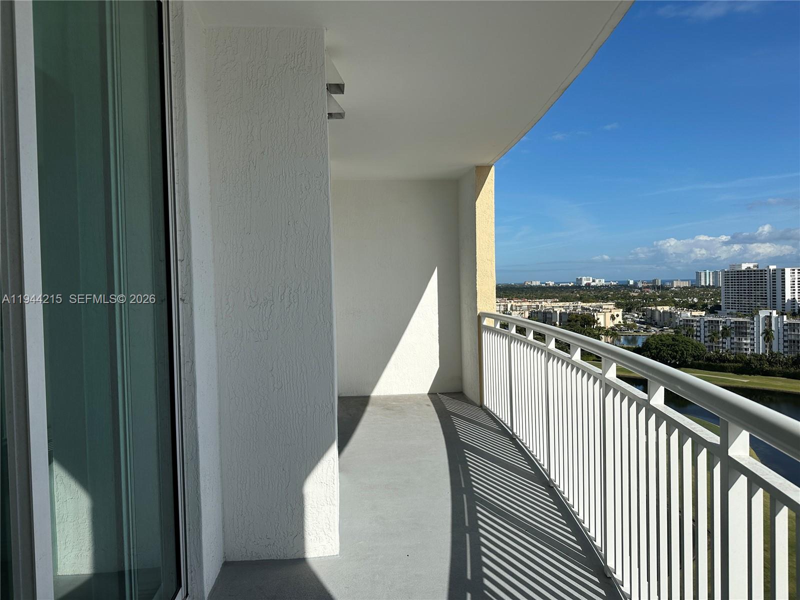Фото 1755 Hallandale Beach Blvd  #1605E, Hallandale Beach, Florida, 33009 - 