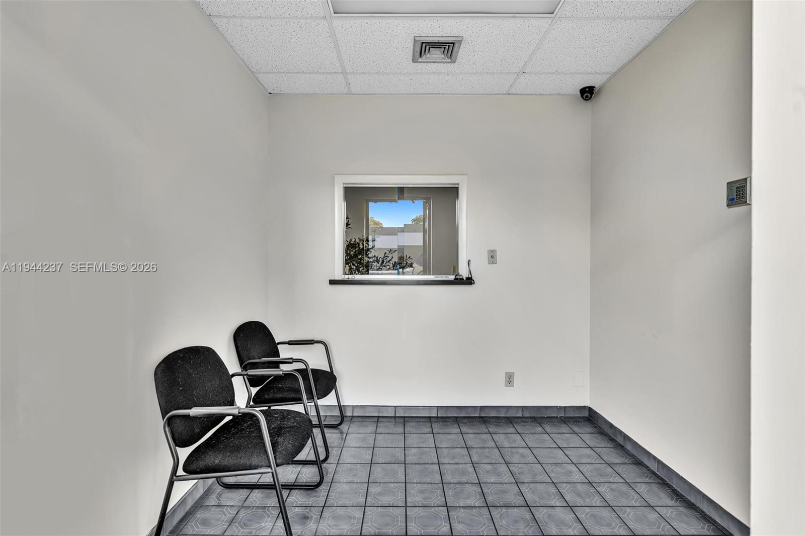 101  /   sq. ft. $ 2026-01-13 0 Photo