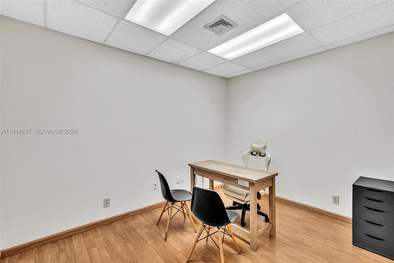 101  /   sq. ft. $ 2026-01-13 0 Photo