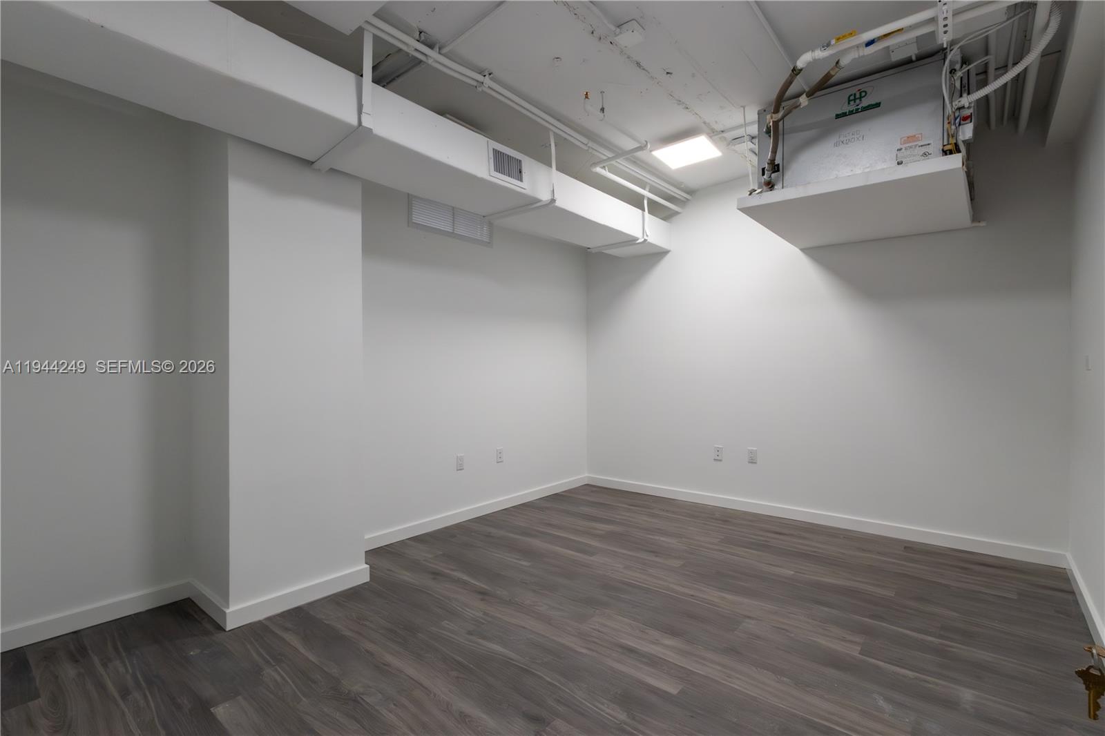 Подробнее CU6 / кв.футов $ 2026-01-13 0 Фото