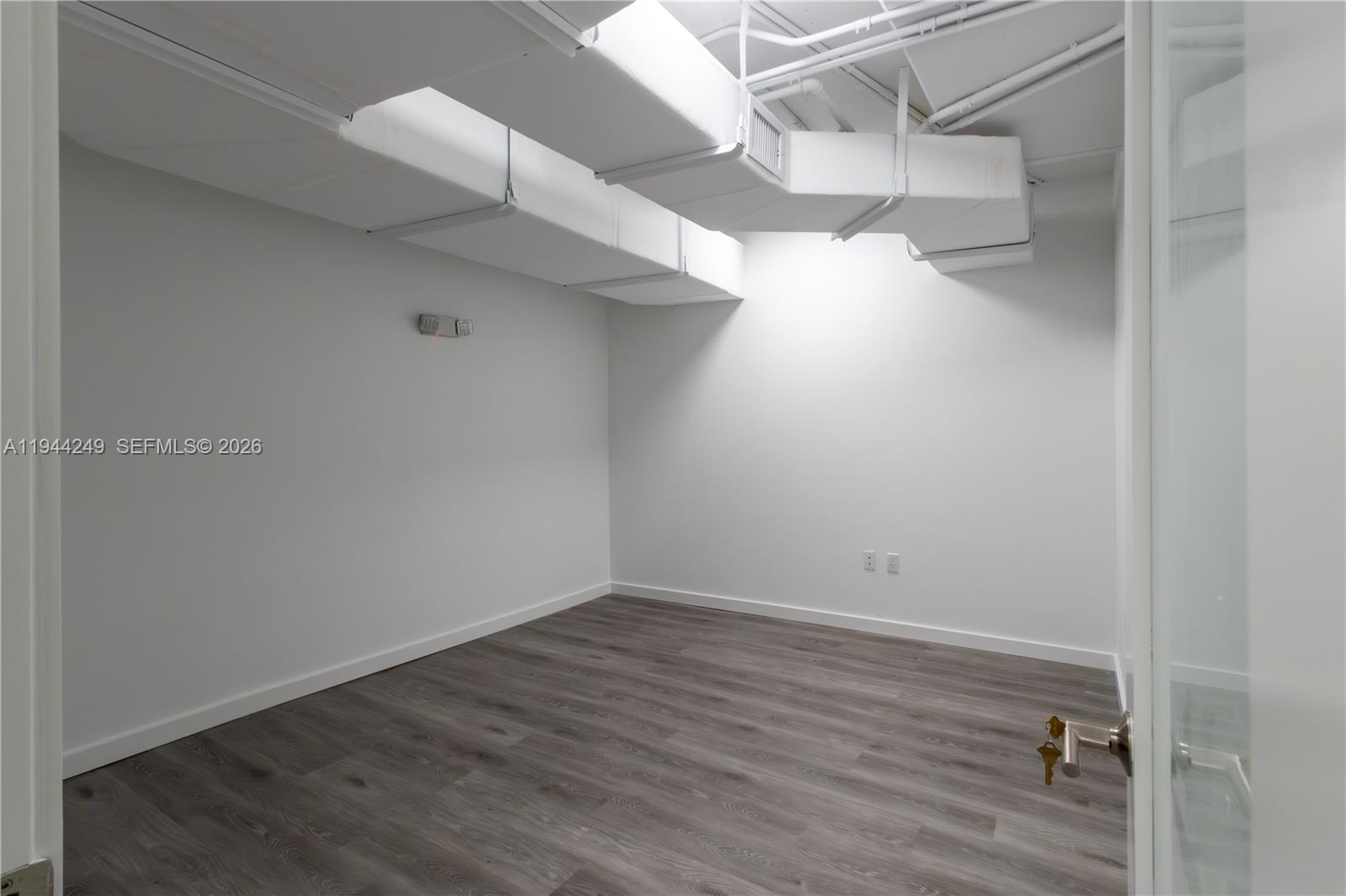 Подробнее CU6 / кв.футов $ 2026-01-13 0 Фото