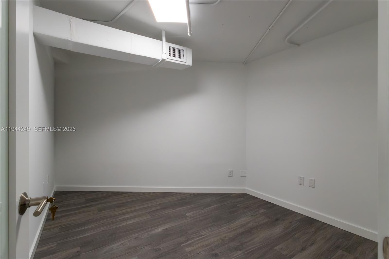 Подробнее CU6 / кв.футов $ 2026-01-13 0 Фото