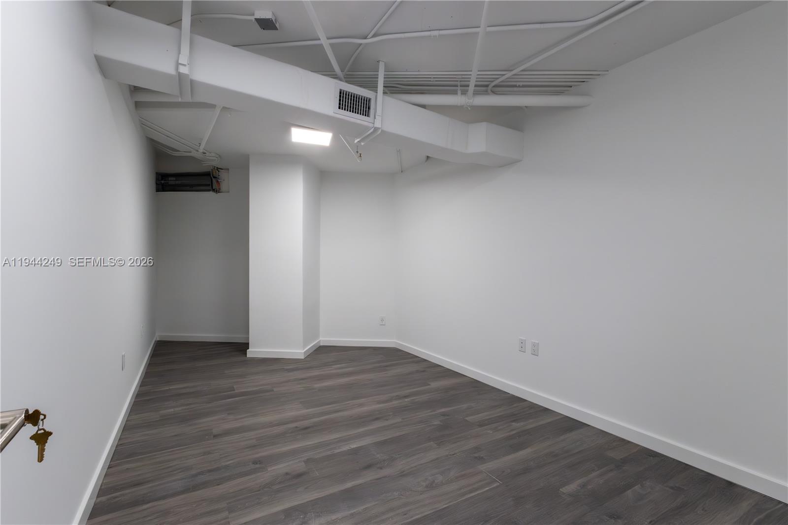 Подробнее CU6 / кв.футов $ 2026-01-13 0 Фото