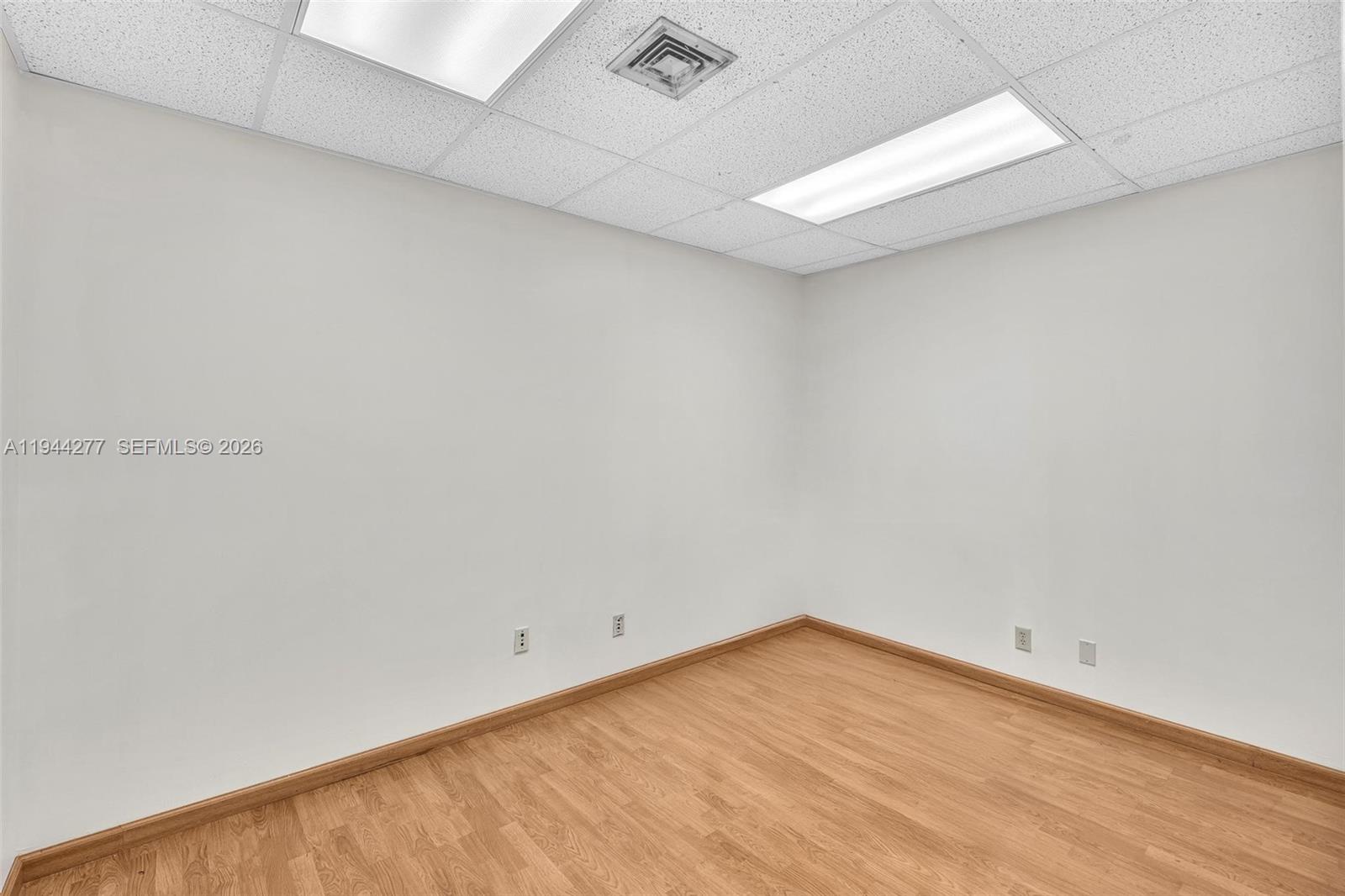 105  /   sq. ft. $ 2026-01-13 0 Photo