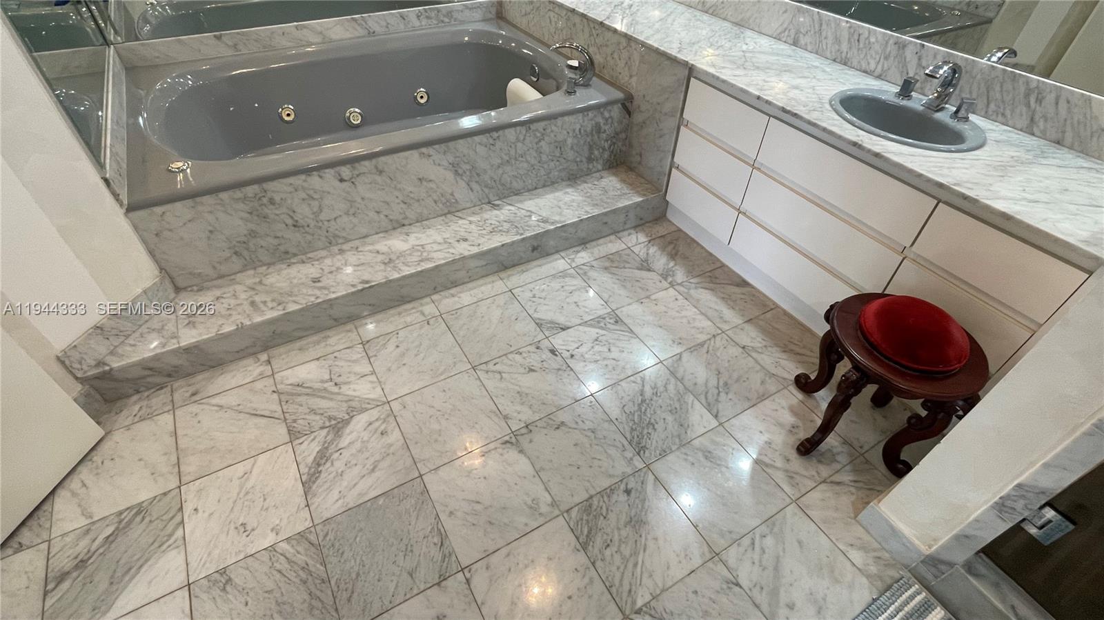 See details 1105 1 / 2 1235 sq. ft. $ 2026-02-13 0 Photo