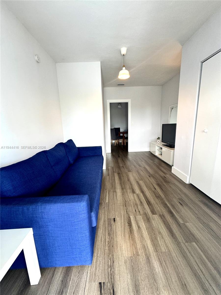   /  3042 кв.футов $ 2026-01-13 0 Фото