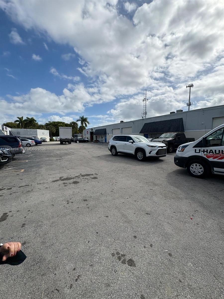   /   кв.футов $ 2026-01-13 0 Фото