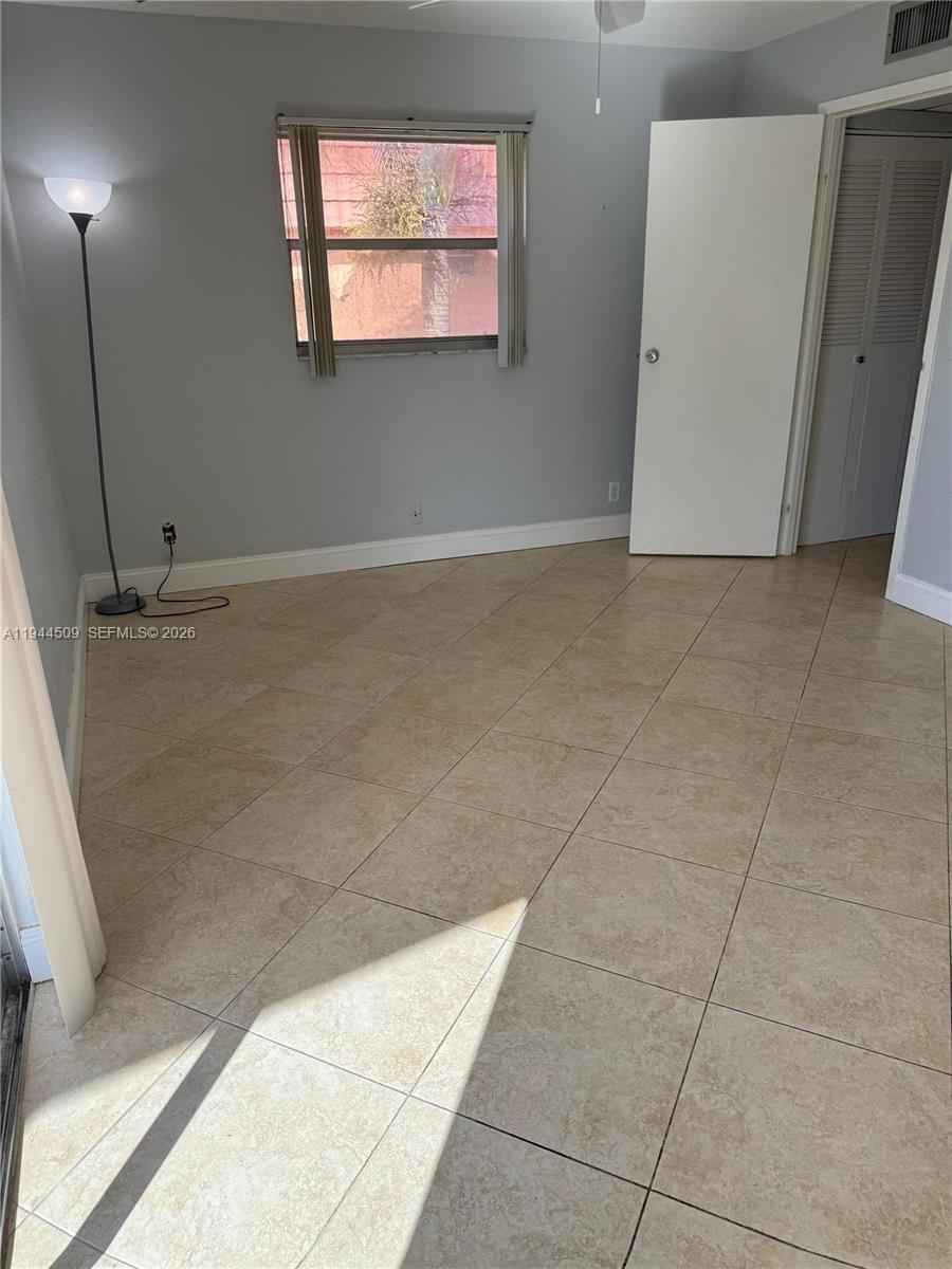 566 1 / 2 720 sq. ft. $ 2026-01-13 0 Photo