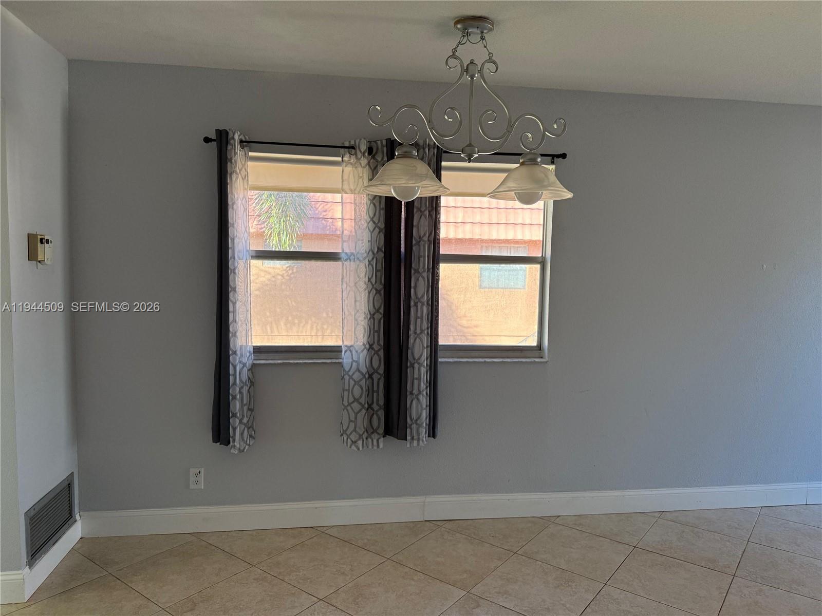 566 1 / 2 720 sq. ft. $ 2026-01-13 0 Photo