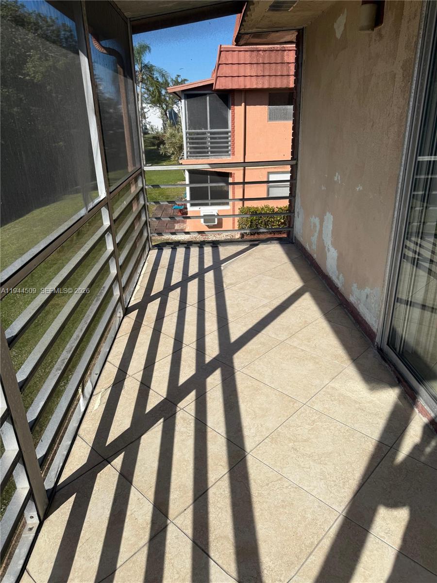 566 1 / 2 720 sq. ft. $ 2026-01-13 0 Photo